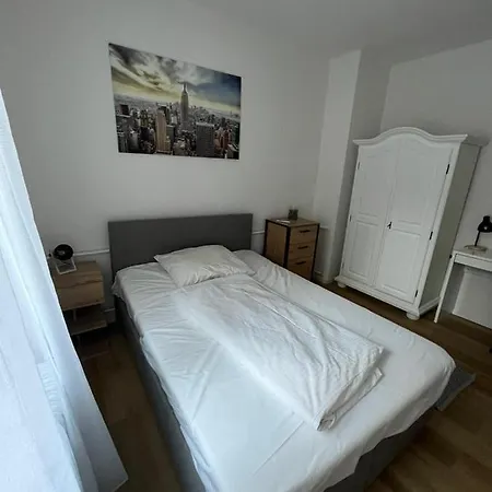Swan Apartment *